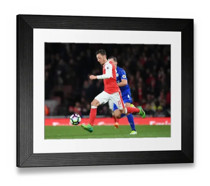 Framed Print : Mesut Ozil in Action: Arsenal vs Leicester City, Premier League 2016-17 Framed Print : Mesut Ozil in Action: Arsenal vs Leicester City, Premier League 2016-17