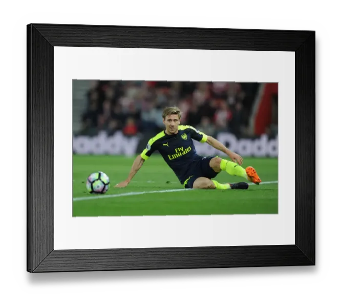 Framed Print : Nacho Monreal in Action: Southampton vs Arsenal, Premier League 2016-17