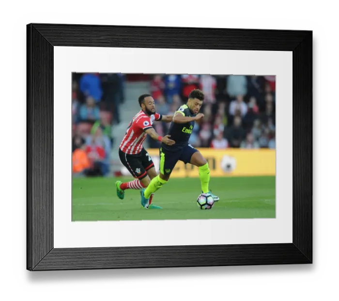 Framed Print : Clash of Wings: Oxlade-Chamberlain vs. Redmond in Southampton v Arsenal Premier League Showdown