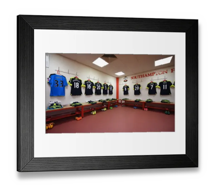 Framed Print : Arsenal Pre-Match Huddle: Arsenal Changing Room at Southampton (2016-17) Framed Print : Arsenal Pre-Match Huddle: Arsenal Changing Room at Southampton (2016-17)