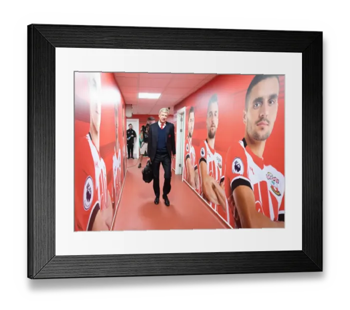Framed Print : Arsene Wenger: Pre-Match Focus at Southampton (2016-17)