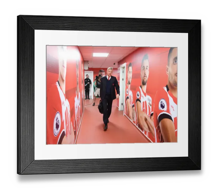 Framed Print : Arsene Wenger: Pre-Match Focus at Southampton (2016-17)