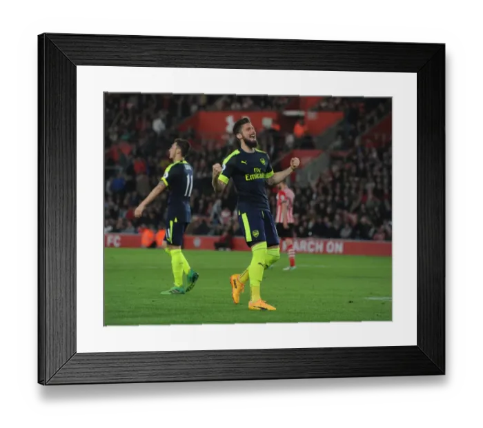 Framed Print : Olivier Giroud Scores Arsenal's Second Goal vs. Southampton (2016-17) Framed Print : Olivier Giroud Scores Arsenal's Second Goal vs. Southampton (2016-17)