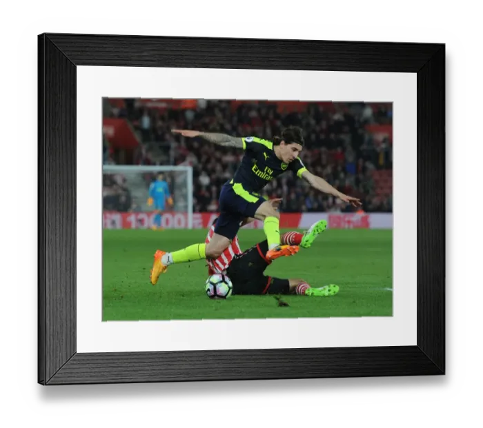 Framed Print : Hector Bellerin Outmaneuvers Nathan Redmond: Southampton vs Arsenal, Premier League 2016-17