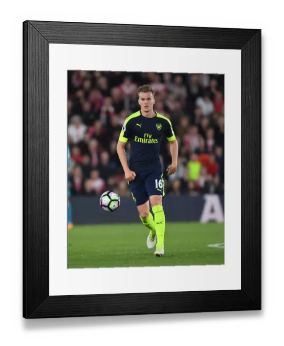 Framed Print : Rob Holding in Action: Southampton vs Arsenal, Premier League 2016-17