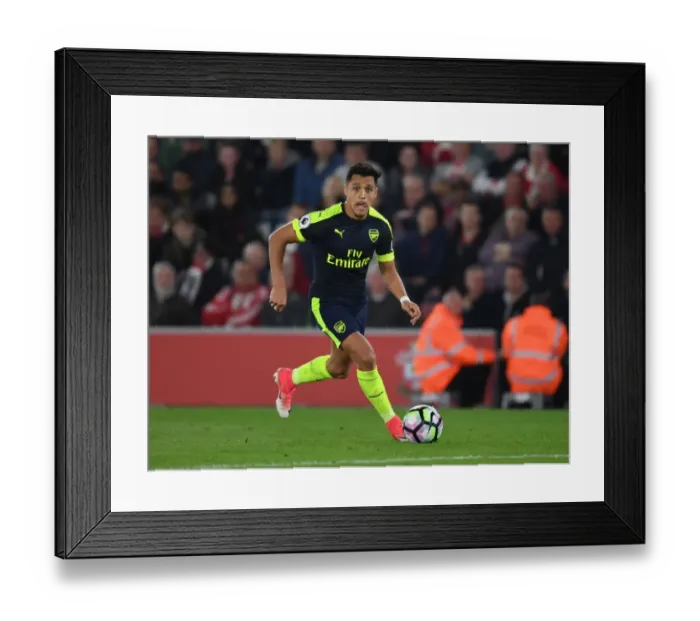 Framed Print : Alexis Sanchez in Action: Arsenal vs Southampton, Premier League 2016-17