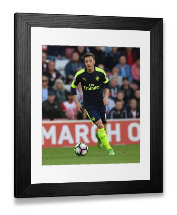 Framed Print : Mesut Ozil in Action: Southampton vs Arsenal, Premier League 2016-17 Framed Print : Mesut Ozil in Action: Southampton vs Arsenal, Premier League 2016-17
