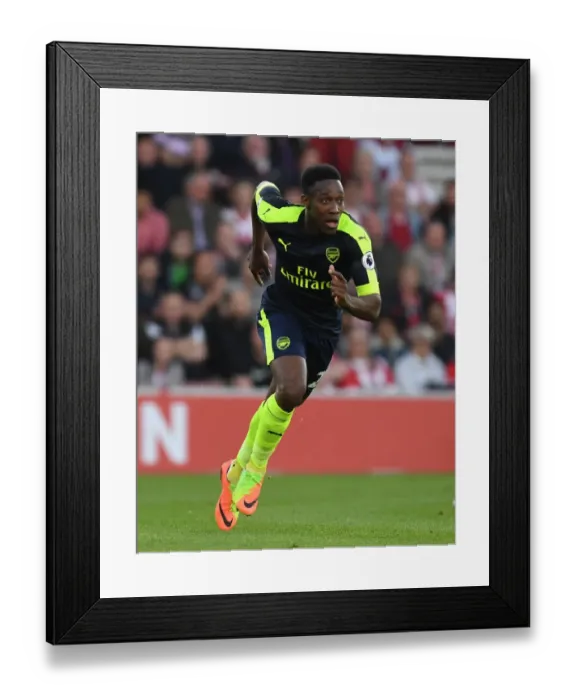 Framed Print : Danny Welbeck in Action: Southampton vs. Arsenal, Premier League 2016-17