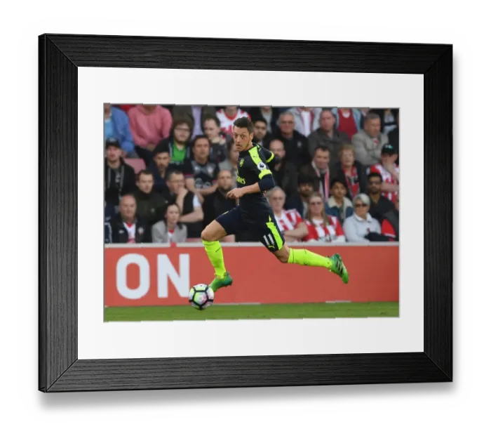 Framed Print : Mesut Ozil in Action: Southampton vs Arsenal, Premier League 2016-17 Framed Print : Mesut Ozil in Action: Southampton vs Arsenal, Premier League 2016-17