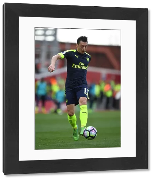 Mesut Ozil in Action: Arsenal vs Stoke City, Premier League 2016-17