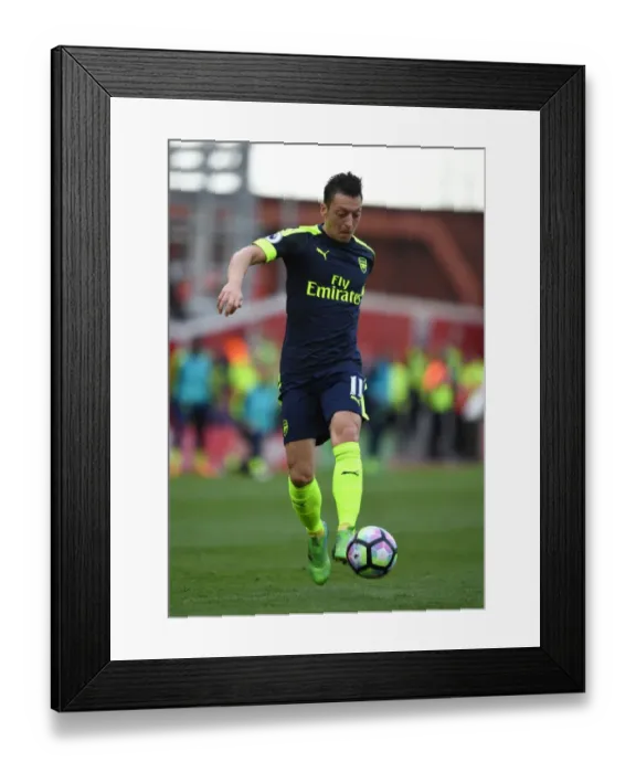 Framed Print : Mesut Ozil in Action: Arsenal vs Stoke City, Premier League 2016-17 Framed Print : Mesut Ozil in Action: Arsenal vs Stoke City, Premier League 2016-17