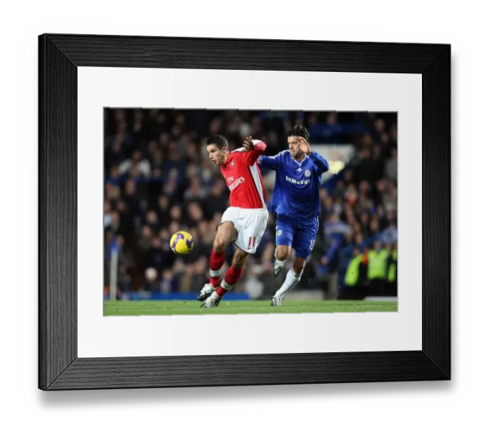 Framed Print : Van Persie's Double Strike: Arsenal's 2-1 Victory Over Chelsea (08 / 11 / 08)