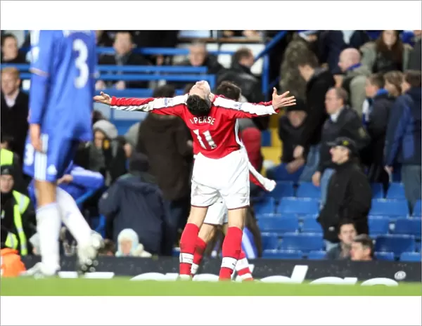 Robin van Persie (Arsenal) celebrates at the final whistle