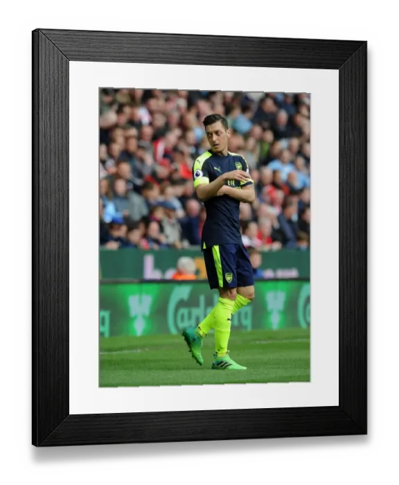 Framed Print : Mesut Ozil in Action: Stoke City vs. Arsenal, Premier League 2016-17 Framed Print : Mesut Ozil in Action: Stoke City vs. Arsenal, Premier League 2016-17