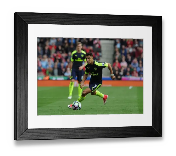 Framed Print : Alexis Sanchez in Action: Stoke City vs Arsenal, Premier League 2016-17 Framed Print : Alexis Sanchez in Action: Stoke City vs Arsenal, Premier League 2016-17