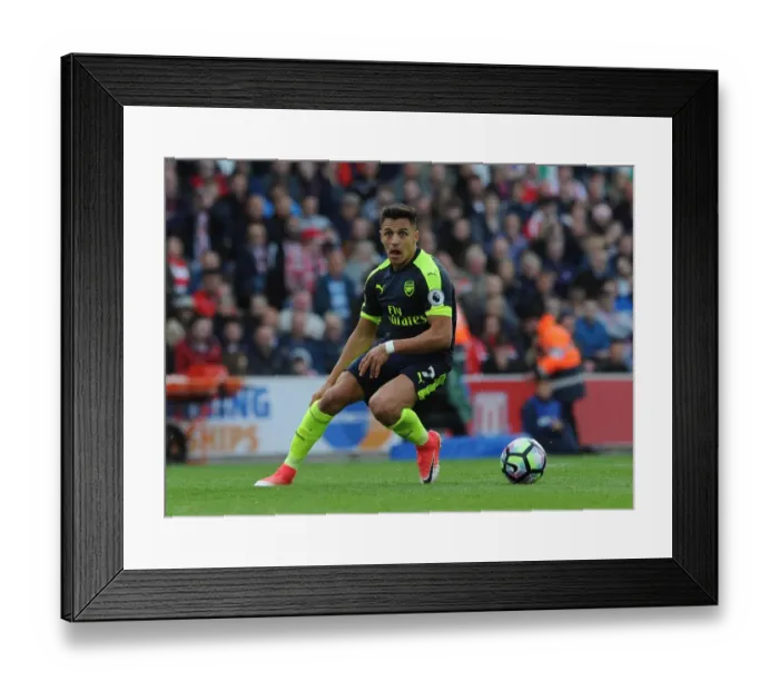 Framed Print : Alexis Sanchez in Action: Arsenal's Thrilling Victory over Stoke City (2016-17)