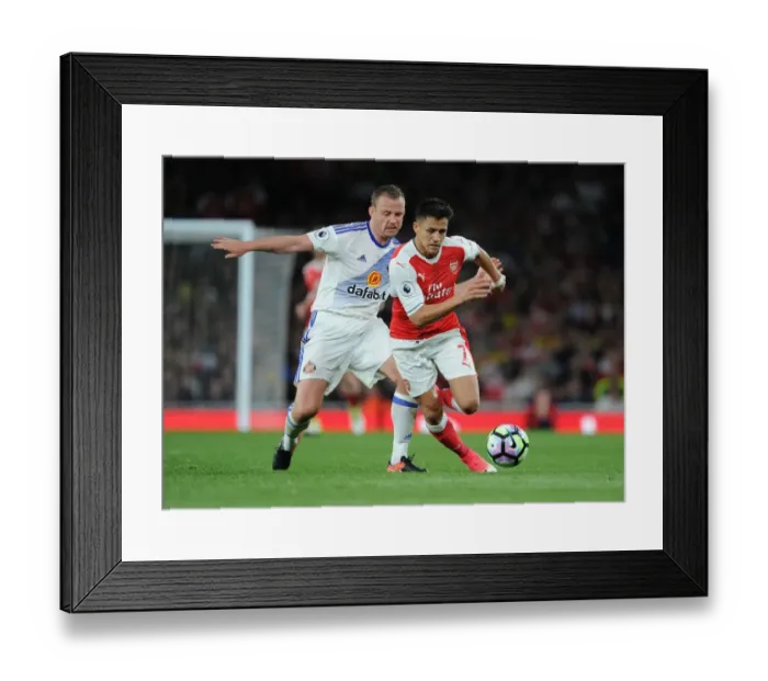 Framed Print : Clash at Emirates: Sanchez vs. Cattermole in Arsenal's Battle against Sunderland Framed Print : Clash at Emirates: Sanchez vs. Cattermole in Arsenal's Battle against Sunderland