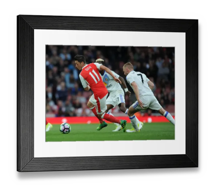 Framed Print : Mesut Ozil Outmaneuvers Seb Larsson: Arsenal vs Sunderland, Premier League 2016-17