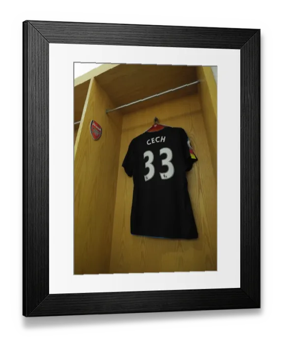 Framed Print : Petr Cech's Arsenal Shirt in the Changing Room before Arsenal vs Sunderland (2016-17) Framed Print : Petr Cech's Arsenal Shirt in the Changing Room before Arsenal vs Sunderland (2016-17)