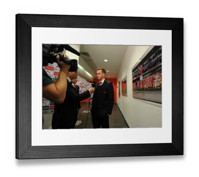 Framed Print : Rob Holding: Arsenal's Focus Ahead of Arsenal v Sunderland (Premier League, 2016-17)
