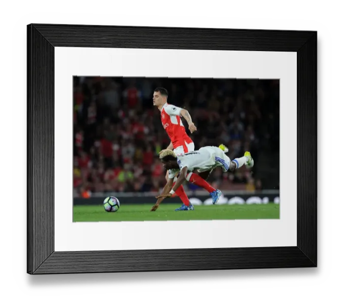 Framed Print : Clash at Emirates: Xhaka vs. N'Dong - Arsenal vs. Sunderland, Premier League 2016-17