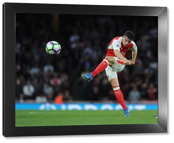 Granit Xhaka in Action: Arsenal vs Sunderland, Premier League 2016-17