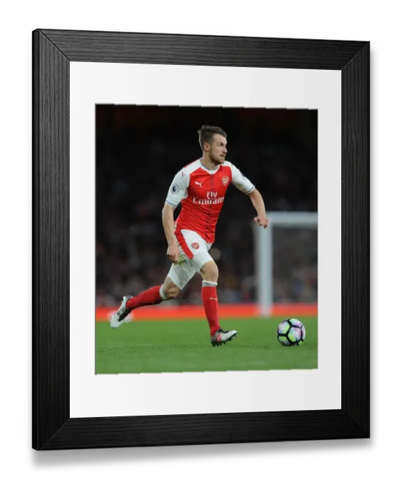 Framed Print : Arsenal's Aaron Ramsey in Action against Sunderland (2016-17) Framed Print : Arsenal's Aaron Ramsey in Action against Sunderland (2016-17)