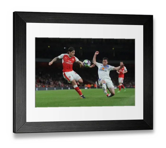 Framed Print : Arsenal's Hector Bellerin Faces Off Against Sunderland's Bryan Oviedo in Premier League Clash