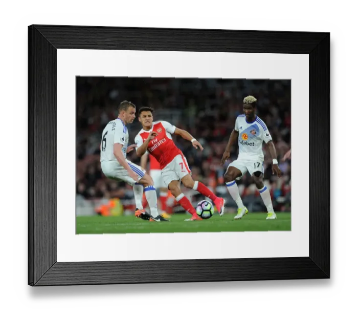 Framed Print : Arsenal's Alexis Sanchez Fends Off Sunderland's Lee Cattermole and Didier Ndong