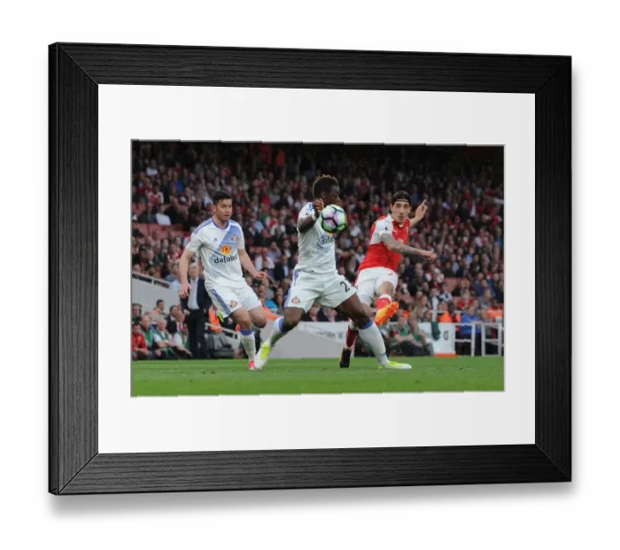 Framed Print : Arsenal's Bellerin Evades Kone in Thrilling Premier League Showdown