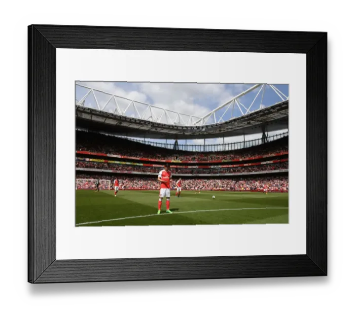 Framed Print : Mesut Ozil: Arsenal's Star Player in Action against Everton (2016-17)