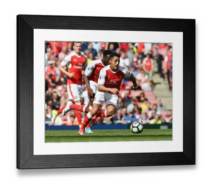 Framed Print : Alexis Sanchez in Action: Arsenal vs Everton, Premier League 2016-17 Framed Print : Alexis Sanchez in Action: Arsenal vs Everton, Premier League 2016-17