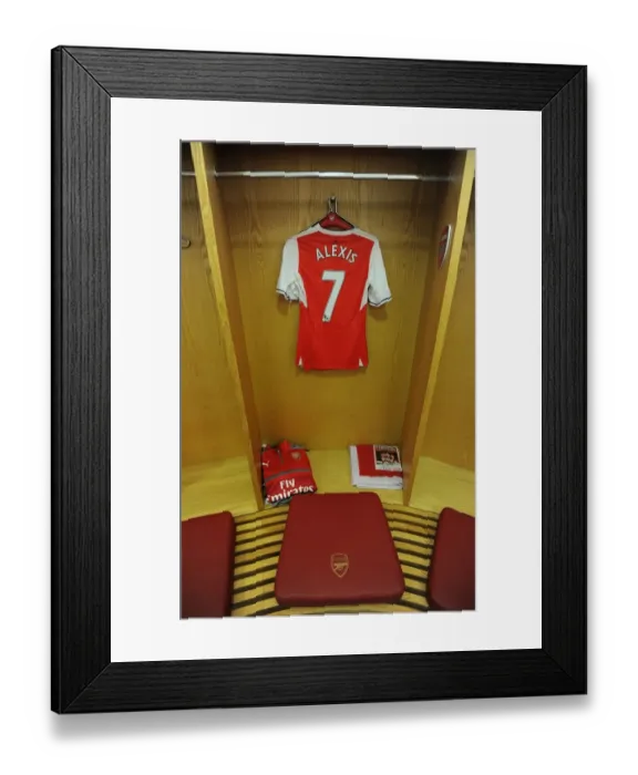 Framed Print : Arsenal's Alexis Sanchez: A Moment Before the Arsenal v Everton Clash (2016-17)