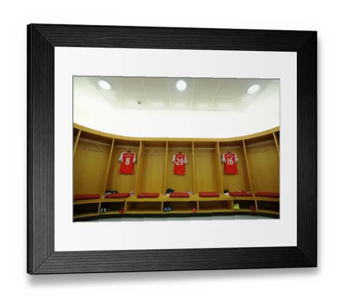 Framed Print : Arsenal Unity: Pre-Match Huddle in the Changing Room (Arsenal vs. Everton, 2016-17)