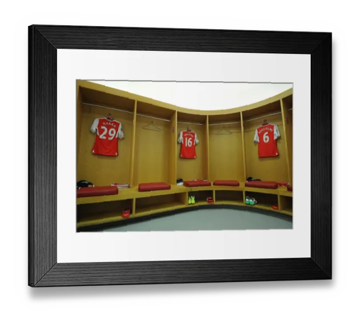 Framed Print : Arsenal Unity: Pre-Match Huddle in the Changing Room (Arsenal vs. Everton, 2016-17) Framed Print : Arsenal Unity: Pre-Match Huddle in the Changing Room (Arsenal vs. Everton, 2016-17)
