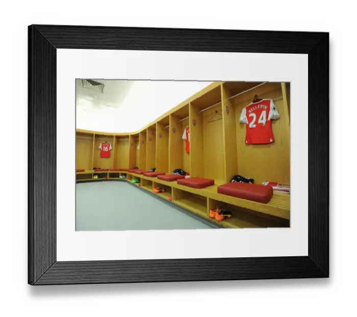 Framed Print : Arsenal Changing Room: Pre-Match Preparation (Arsenal vs. Everton, 2016-17) Framed Print : Arsenal Changing Room: Pre-Match Preparation (Arsenal vs. Everton, 2016-17)