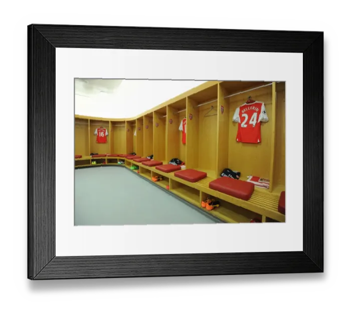 Framed Print : Arsenal Changing Room: Pre-Match Moments before Arsenal vs. Everton (2016-17)