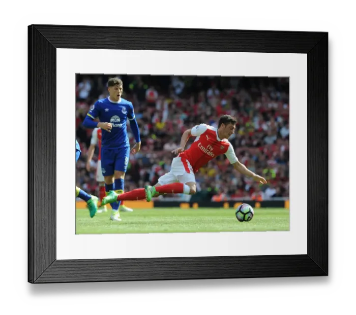 Framed Print : Mesut Ozil in Action: Arsenal vs Everton, Premier League 2016-17 Framed Print : Mesut Ozil in Action: Arsenal vs Everton, Premier League 2016-17