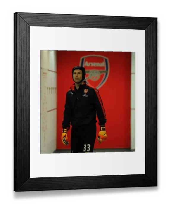 Framed Print : Arsenal's Petr Cech: Focused Before Arsenal v Everton (2016-17)