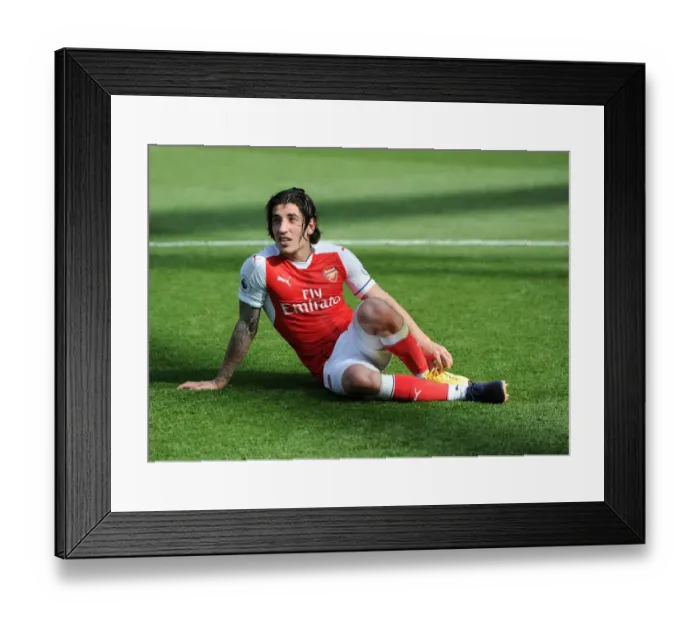 Framed Print : Hector Bellerin: Arsenal's Unyielding Defender Amidst Arsenal vs. Everton Rivalry (2016-17) Framed Print : Hector Bellerin: Arsenal's Unyielding Defender Amidst Arsenal vs. Everton Rivalry (2016-17)