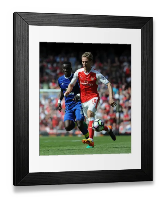 Framed Print : Monreal vs. Gueye: Intense Battle in Arsenal v Everton Premier League Clash