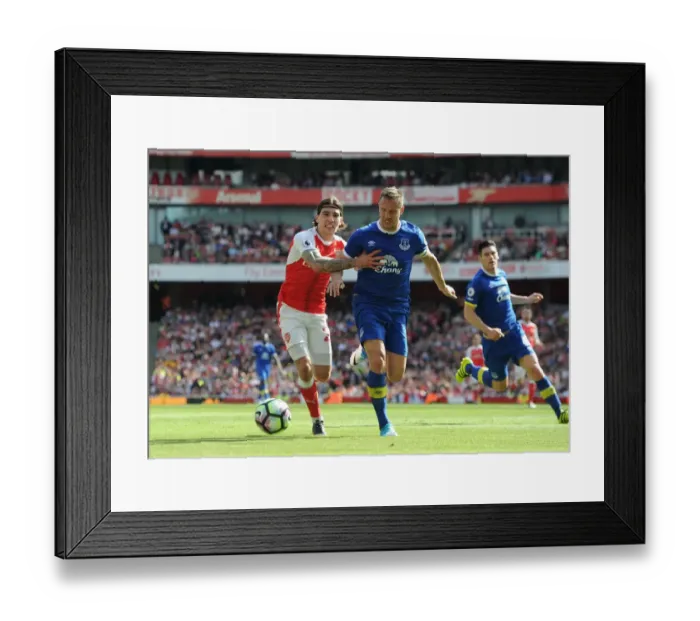 Framed Print : Clash at Emirates: Bellerin vs Jagielka in Arsenal's Battle with Everton (2016-17) Framed Print : Clash at Emirates: Bellerin vs Jagielka in Arsenal's Battle with Everton (2016-17)