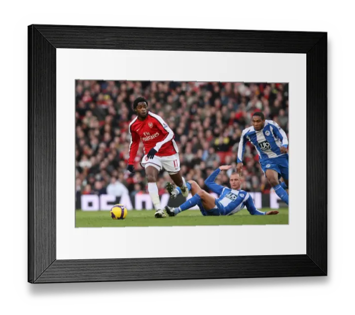 Framed Print : Alex Song (Arsenal) Lee Cattermole (Wigan) Framed Print : Alex Song (Arsenal) Lee Cattermole (Wigan)