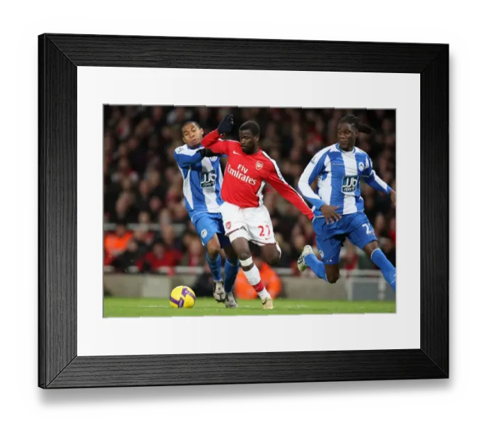 Framed Print : Emmanuel Eboue (Arsenal) Wilson Palacios and Mario Melchiot (Wigan)