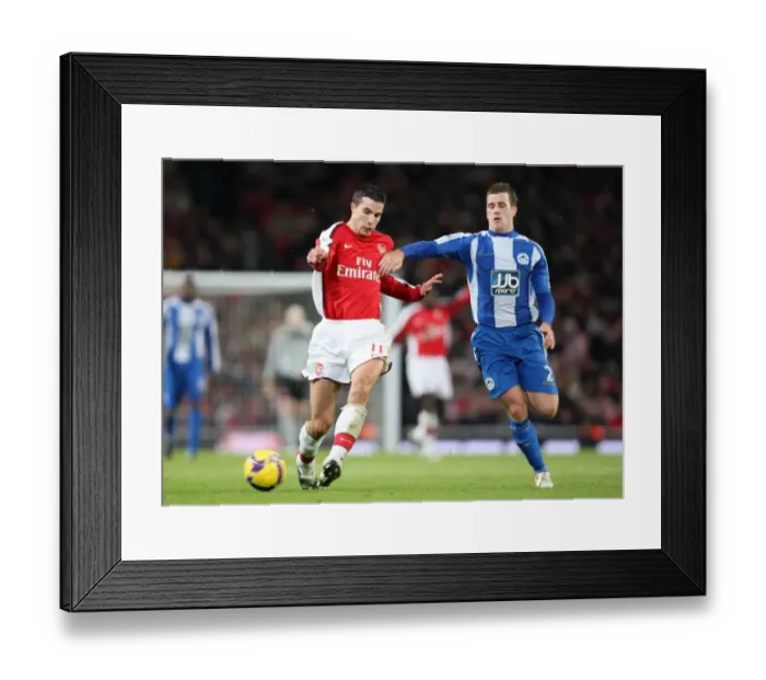 Framed Print : Robin van Persie (Arsenal) Ryan Taylor (Wigan)
