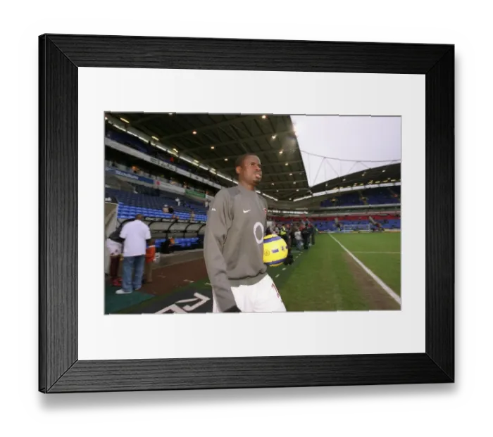 Framed Print : Emmanuel Eboue (Arsenal). Bolton Wanderers 2: 0 Arsenal. FA Premiership