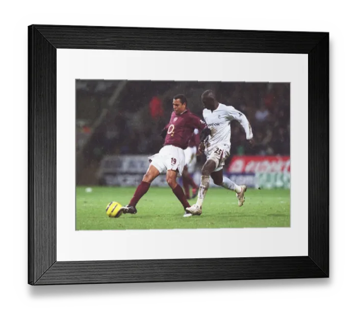 Framed Print : Gilberto (Arsenal) Abdoulaye Faye (Bolton). Bolton Wanderers 2: 0 Arsenal