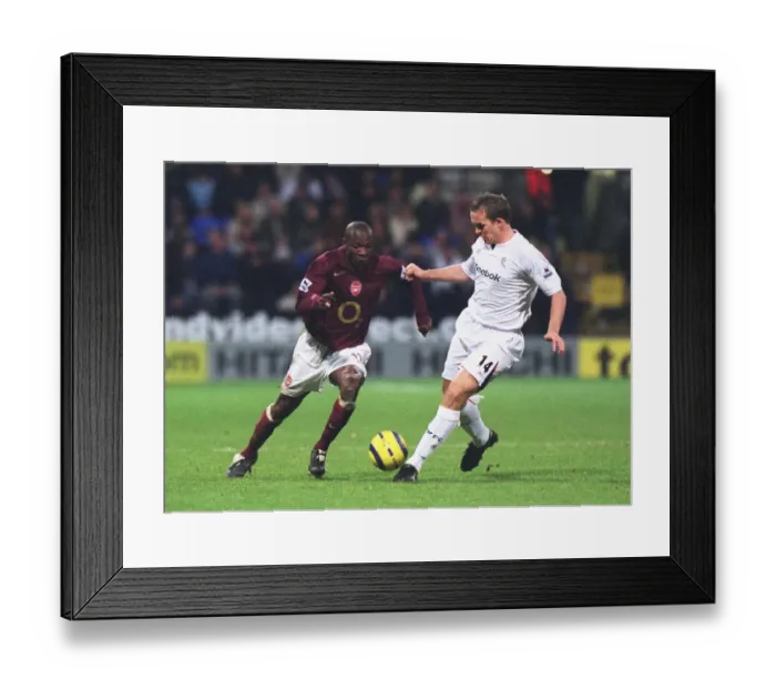 Framed Print : Lauren (Arsenal) Kevin Davies (Bolton). Bolton Wanderers 2: 0 Arsenal