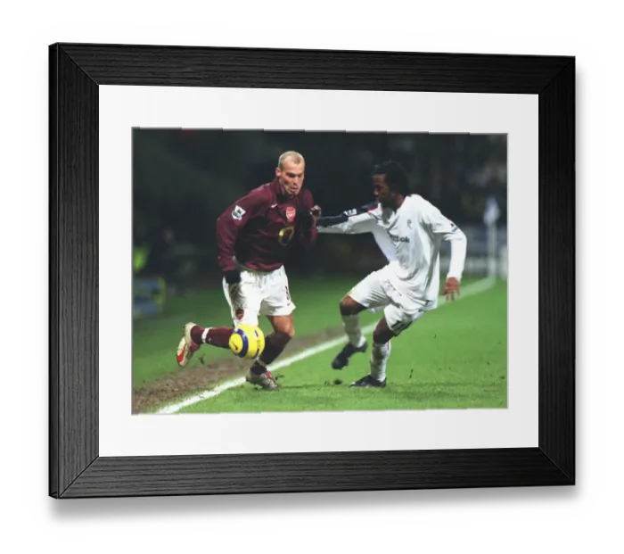 Framed Print : Freddie Ljungberg (Arsenal) Ricardo Gardner (Bolton) Framed Print : Freddie Ljungberg (Arsenal) Ricardo Gardner (Bolton)