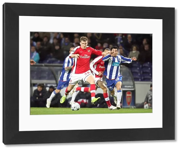 Nicklas Bendtner (Arsenal) Fucile (FC Porto)